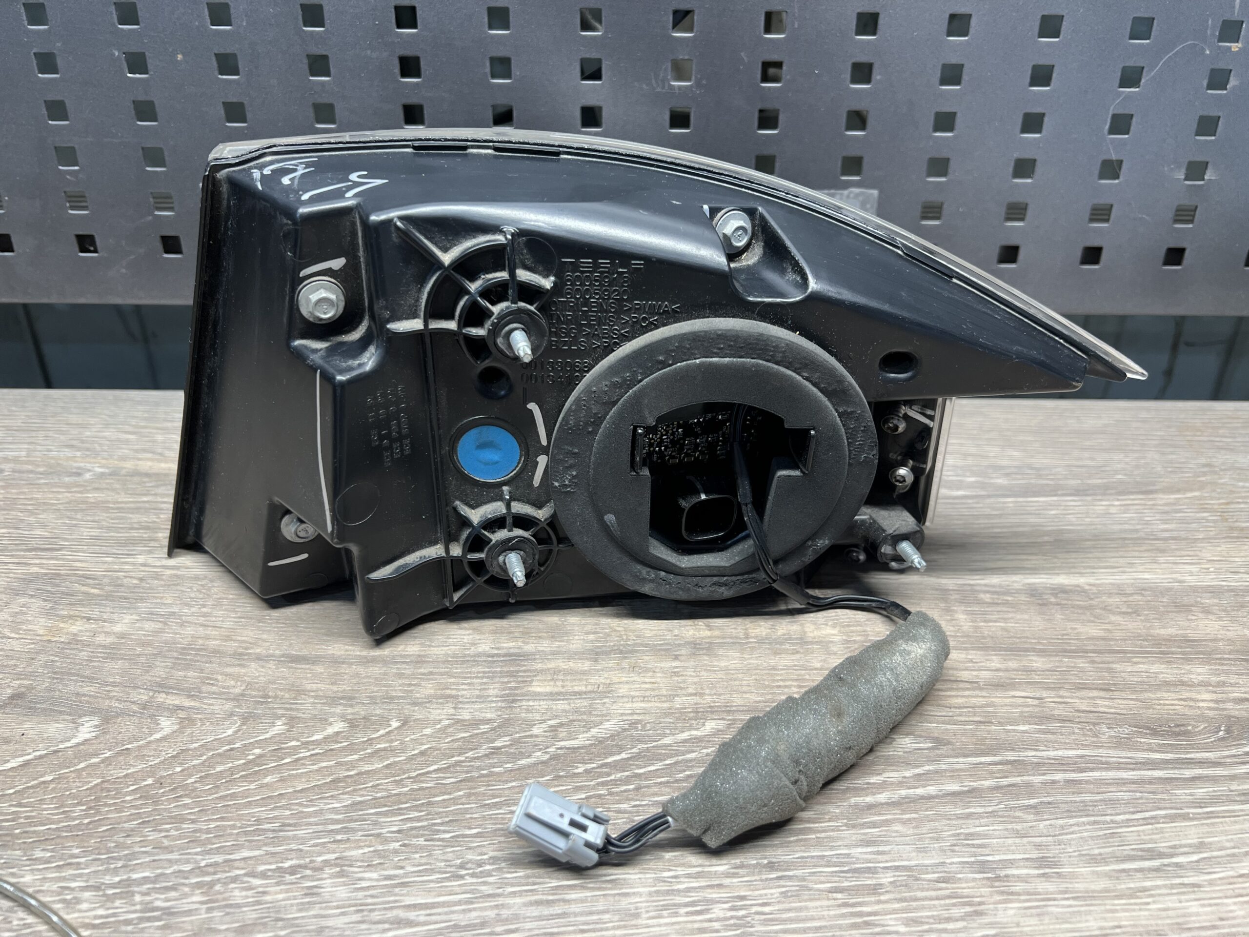 Tesla Model S Rear Light Left - Image 2