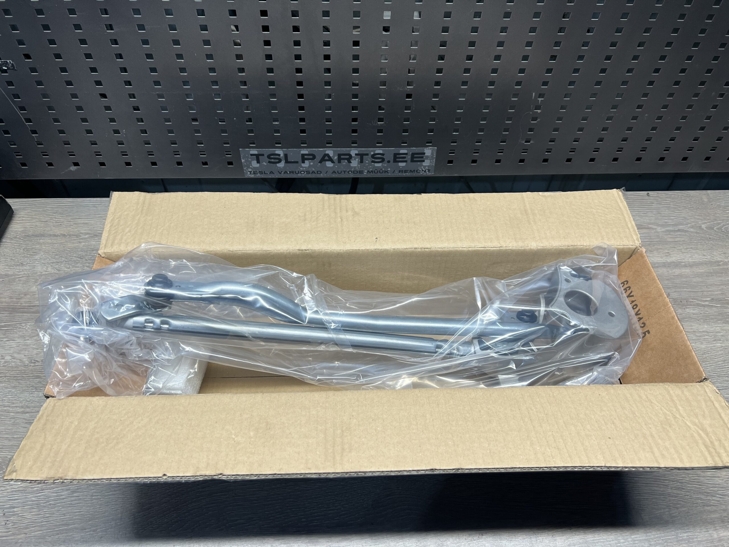 Tesla Model S Kojamehe Hoovastik