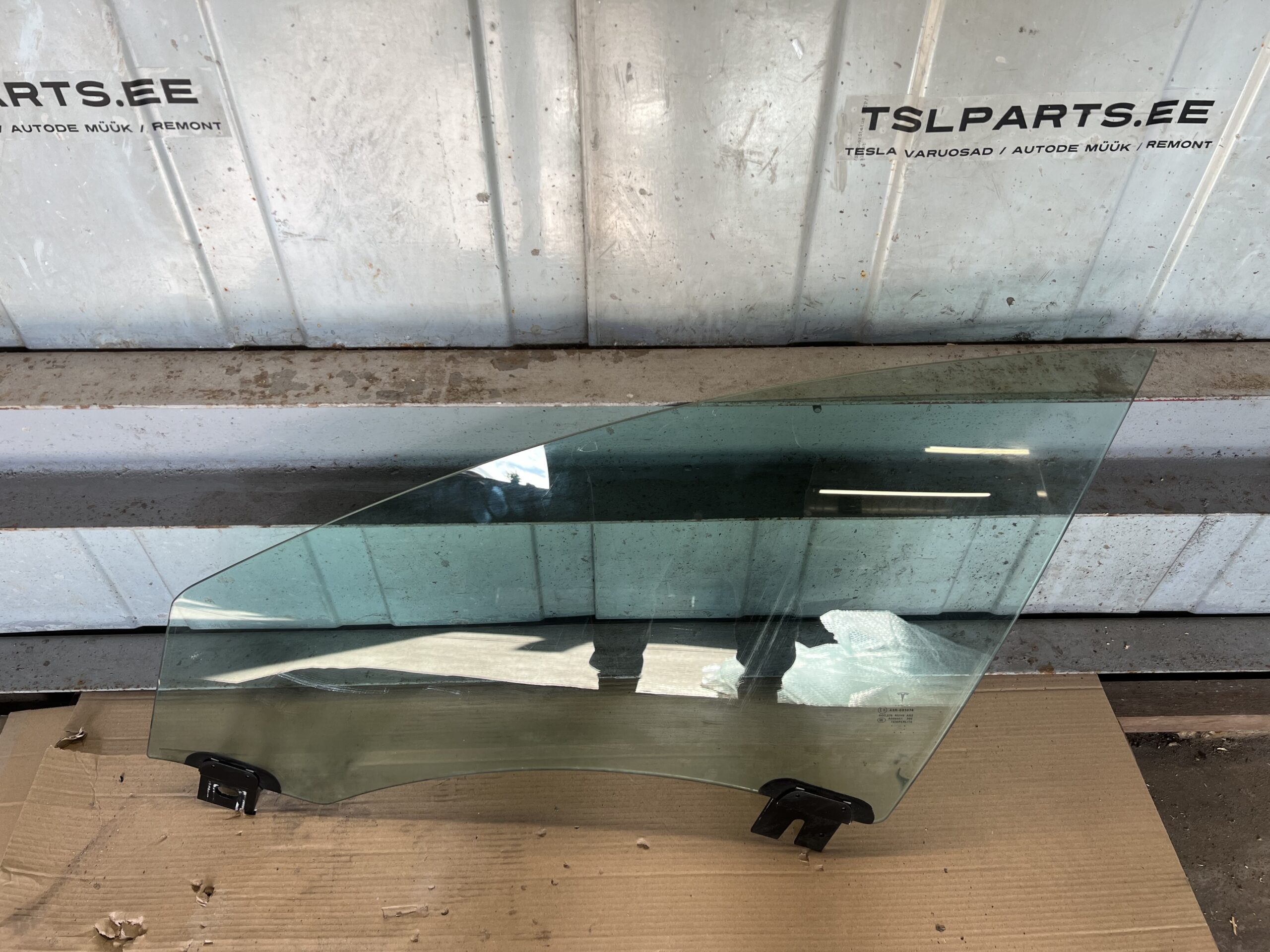 Tesla Model S Front Left Door Glass