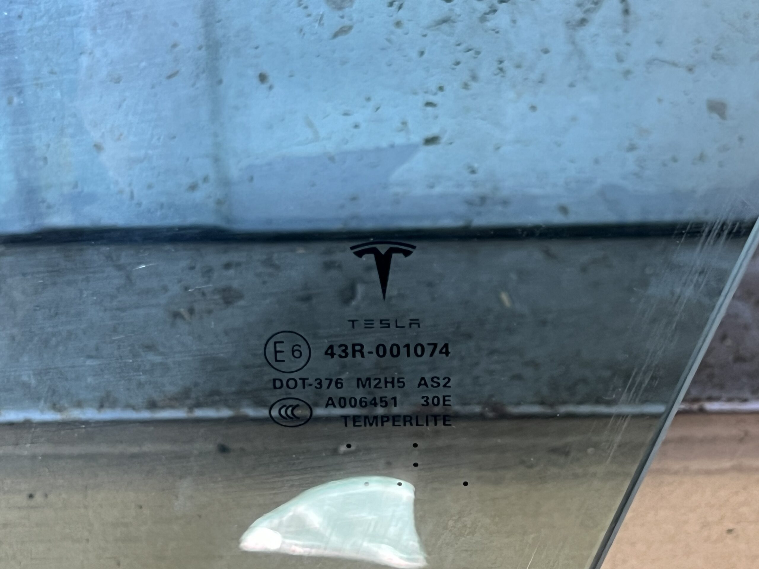 Tesla Model S Front Left Door Glass - Image 2