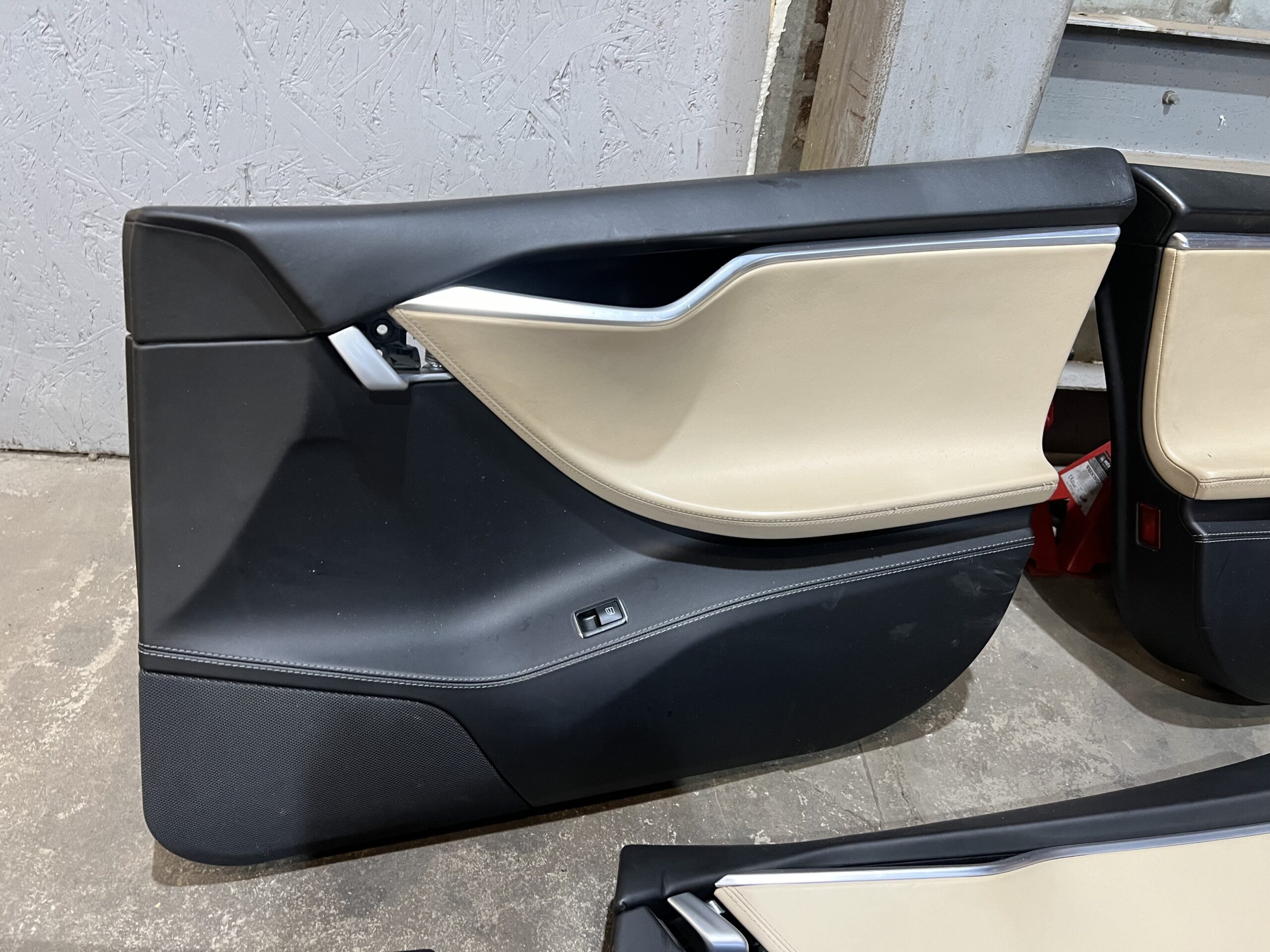 Tesla Model S Nahksisu Jupid - Image 3