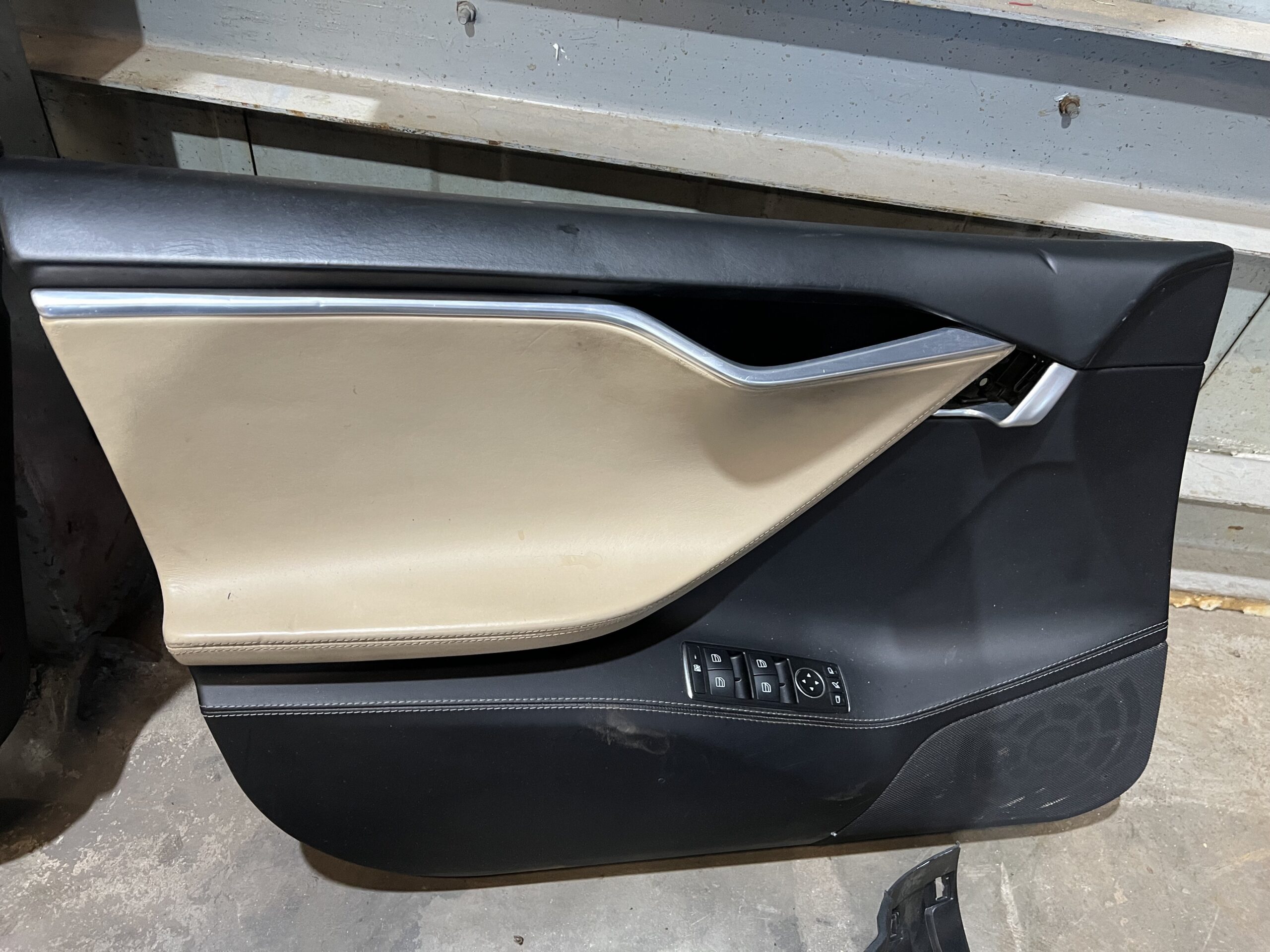 Tesla Model S Nahksisu Jupid - Image 5